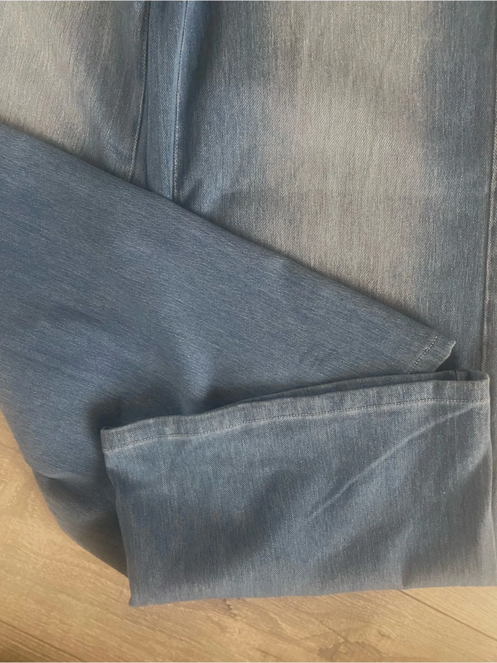 MEDIUM. HALARA TUMMY SUPPORT TAILORED STRETCH WIDE LEG JEANS